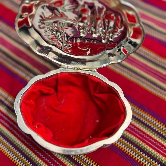 Silver jewelry box 5.5 x 4.5 by Eleanor Claire made in Japan - Picture 3 of 6